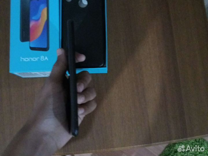 Телефон honor 8а