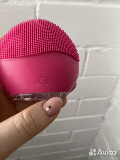 Электрическая щетка для чистки лица