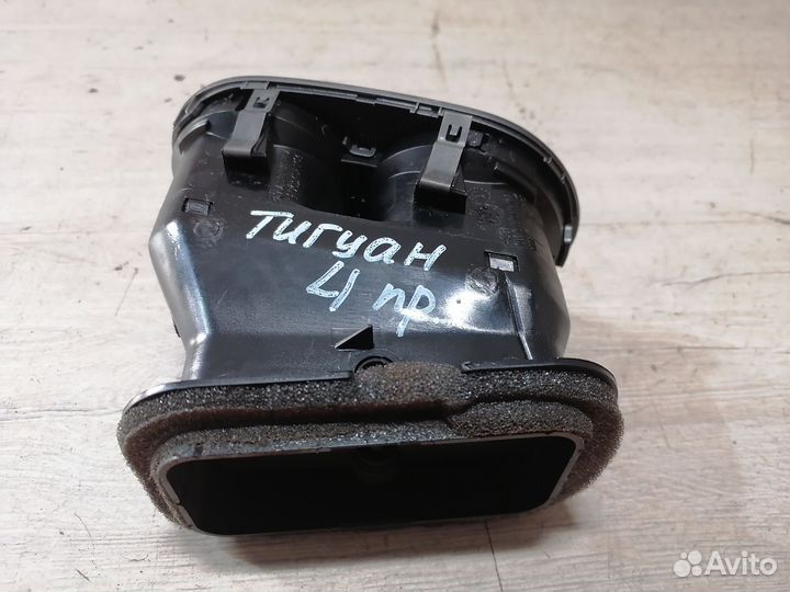 Дефлектор торпедо правый Volkswаgen Tiguan Tигуaн