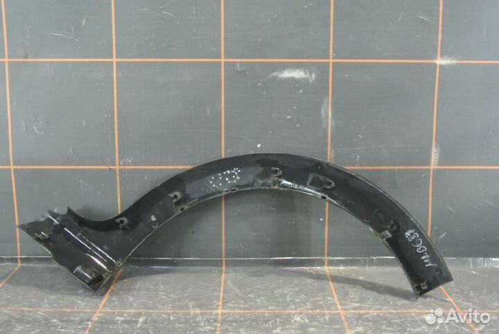 Накладка крыла правого- Renault Sandero Stepway 1