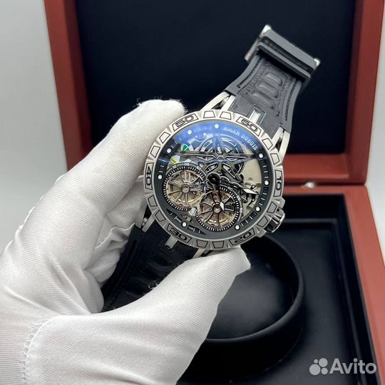 Часы Roger Dubuis Excalibur