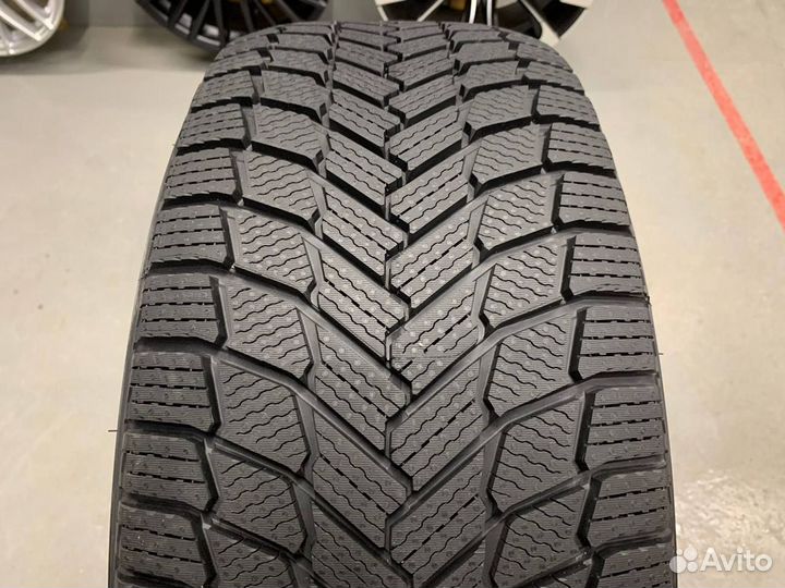 Michelin X-Ice Snow SUV 245/45 R18 100H