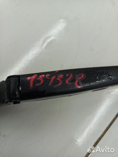 Поводок стеклоочистителя правый (Tank 300)