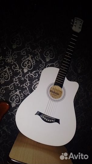 Акустическая гитара
