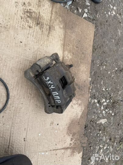 Суппорт передний правый Suzuki Sx4