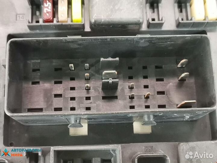 Блок предохранителей Opel Astra H/Family рест