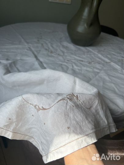 Скатерть льняная с вышивкой белая