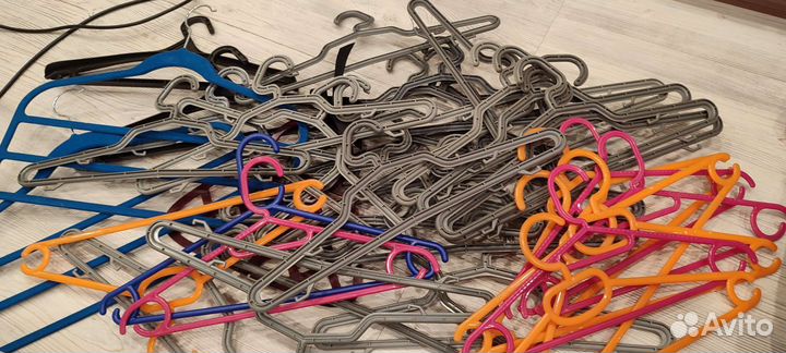 Плечики вешалки много. Цена за всё