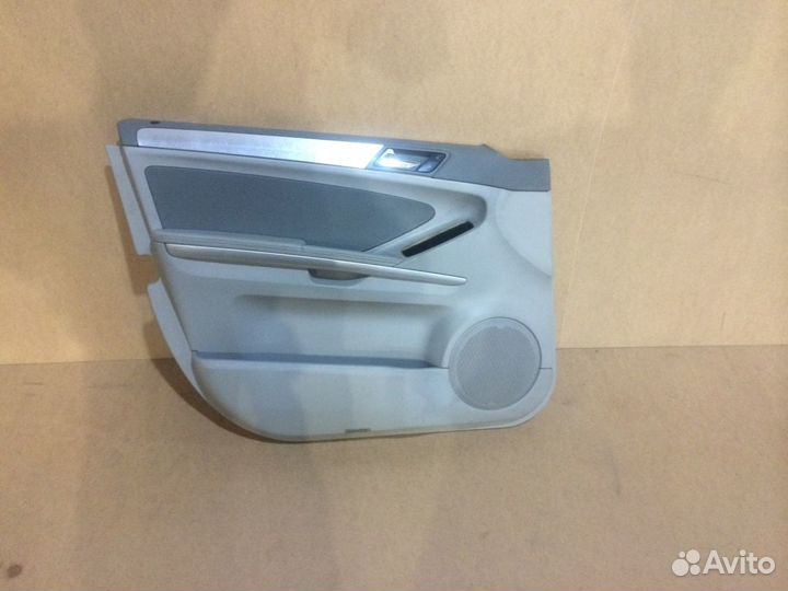 Обшивка двери Mercedes ML W164