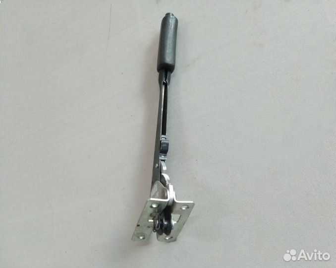 Рычаг стояночного тормоза LADA 2131 5 дверей 1.7