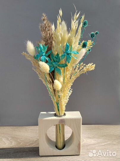 Ваза из дерева с колбой для цветов и сухоцветов
