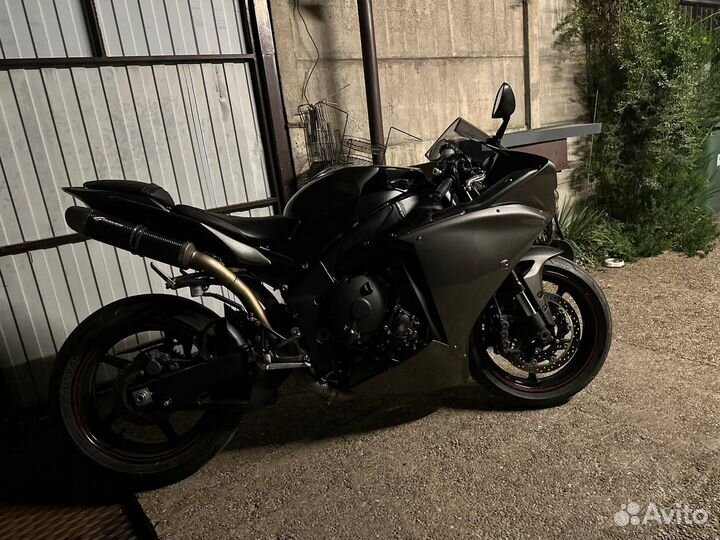 Yamaha r1