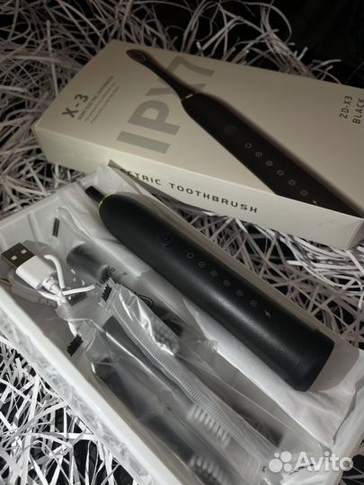 Электрическая зубная щетка