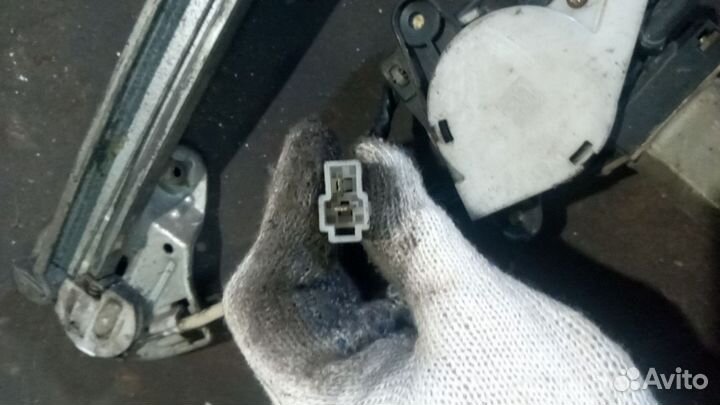 Стеклоподъемник передний правый Mazda 323 Ba Demio