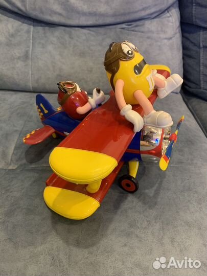 Самолет M&M's