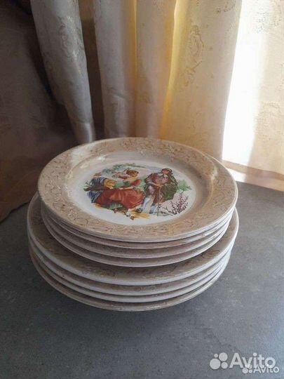 Набор фарфоровых тарелок 