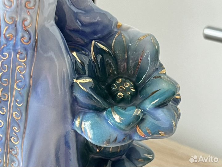 Фарфоровая статуэтка 