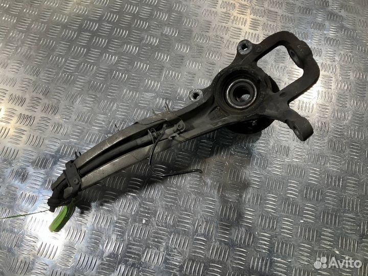 Кулак передний левый Audi Q7 4L рест. 2012