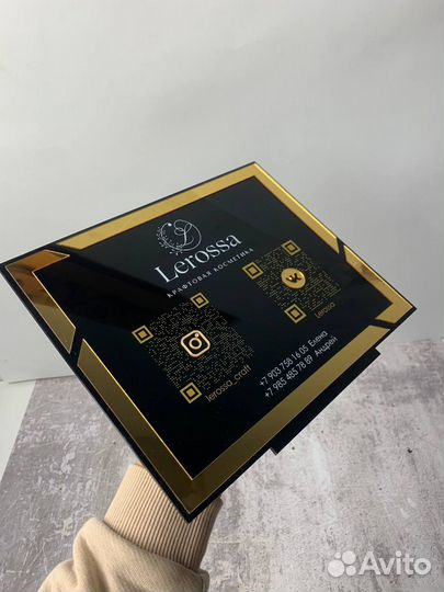 Табличка с QR кодом