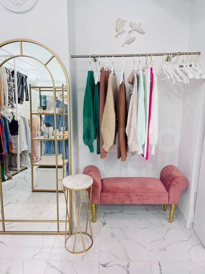 Аренда рейла, полки в шоуруме, первая линия