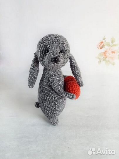 Зайчик с сердечком. Подарок