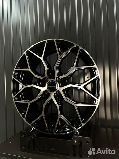 Литые диски Vossen HF2 R18 на Vesta, Solaris, Rio