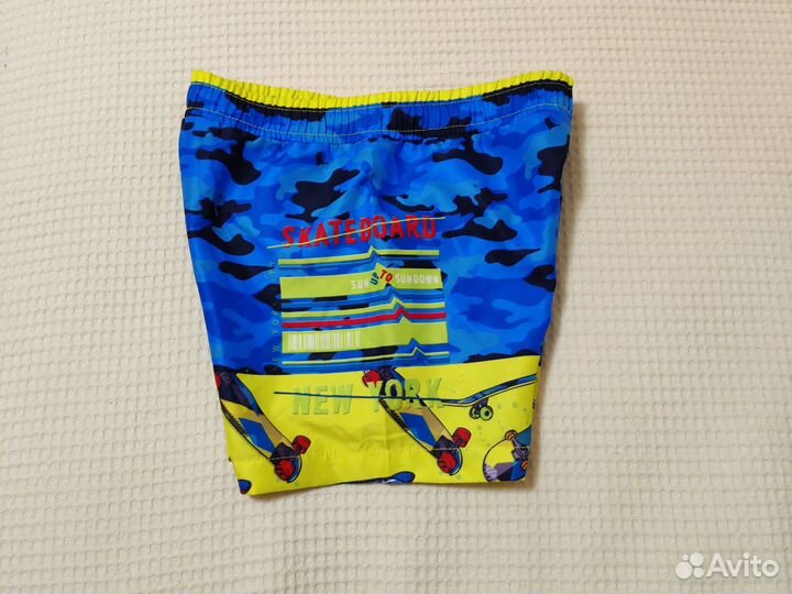 Актуальные в летний сезон плавательные шорты 146