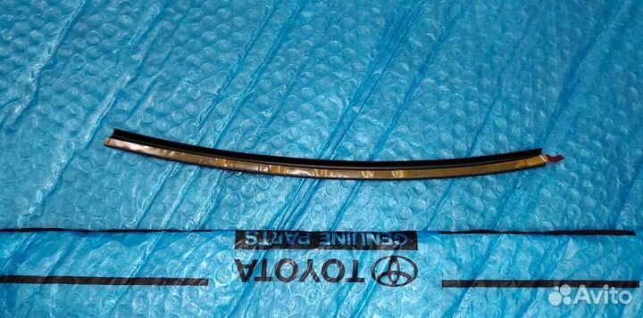 Молдинг стекла багажника Рав 4 4 левый Новый 15-19