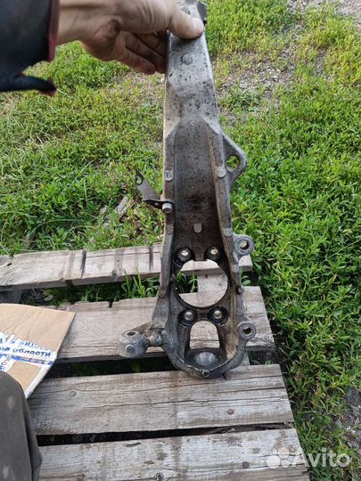 Кулак поворотный передний левый infiniti g25 g35