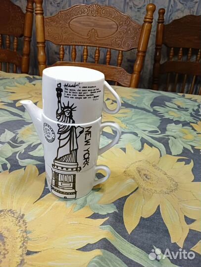 Чайник заварочный с двумя кружками 