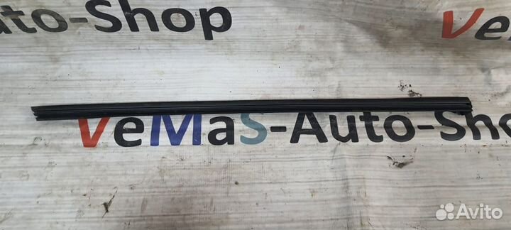 Молдинг стекла двери передней правый Nissan Qashqa