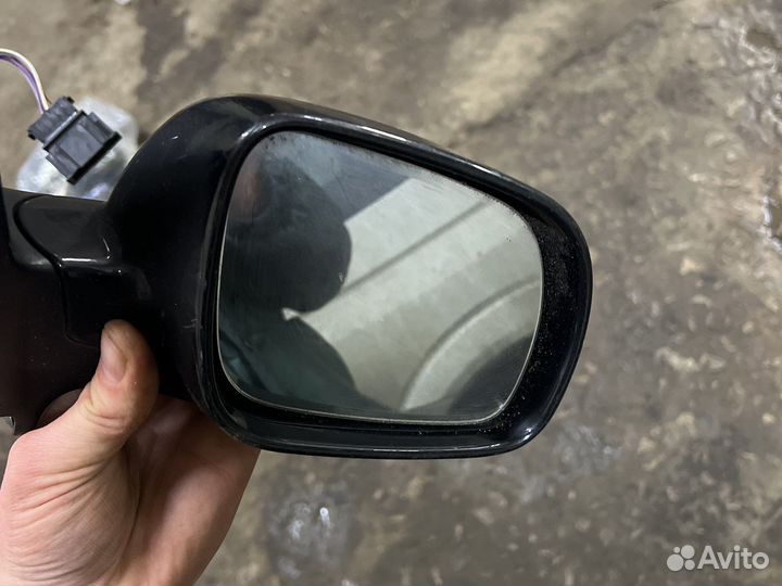 Правое зеркало Фольксваген гольф 4 бора