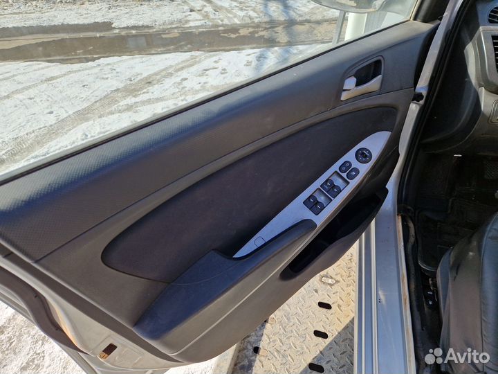 В разборе Hyundai Solaris 1 рест 1,4 МКПП