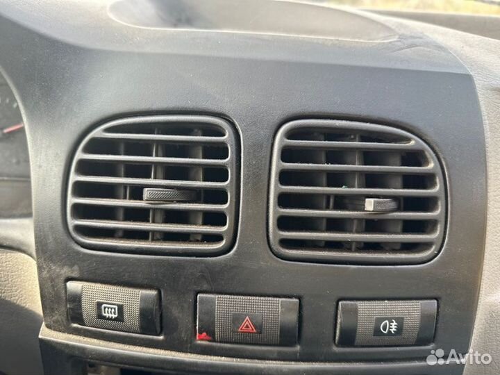 Дефлектор воздушный Kia Rio седан 1.5 A5D 2001