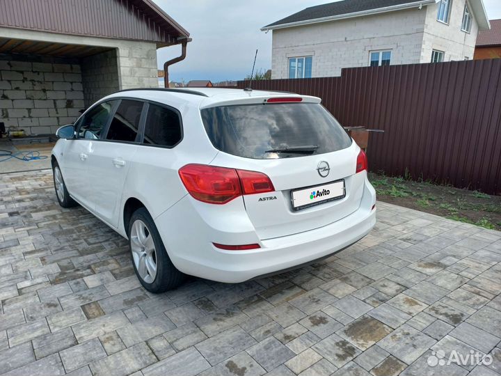 Opel Astra, 2012