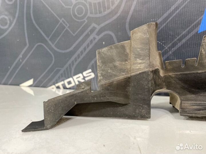 Воздуховод радиатора правый Volkswagen Passat B5