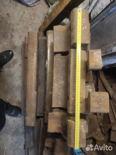 Кусок рельса, наковальня