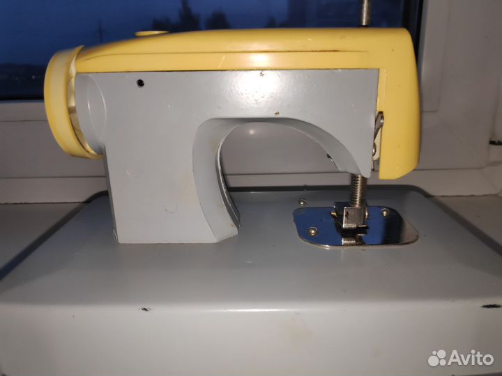 Швейная машина 