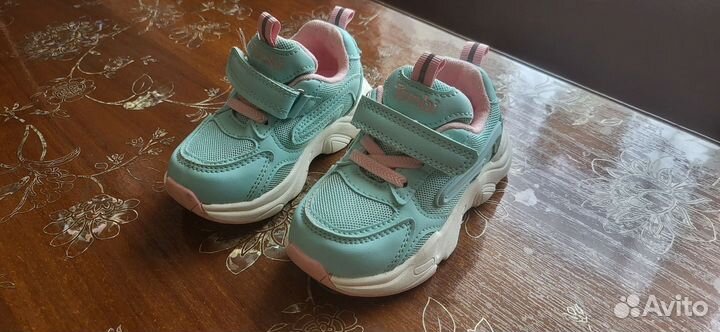 Кроссовки и сандали детские