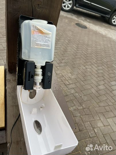 Дозатор для мыла настенный