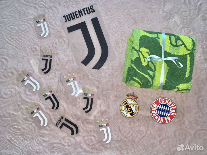 Книги по футболу,термонаклейки, подарок мальчику