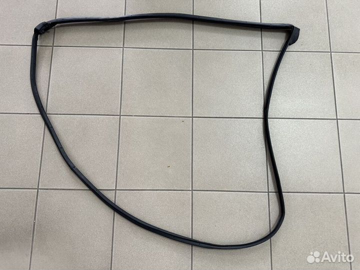 Уплотнитель задней левой двери Camry XV40 Камри