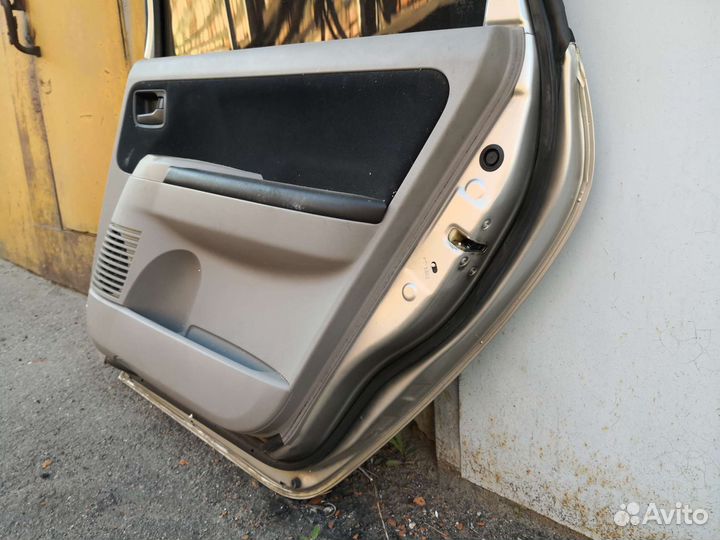 Дверь Mitsubishi Grandis задняя правая