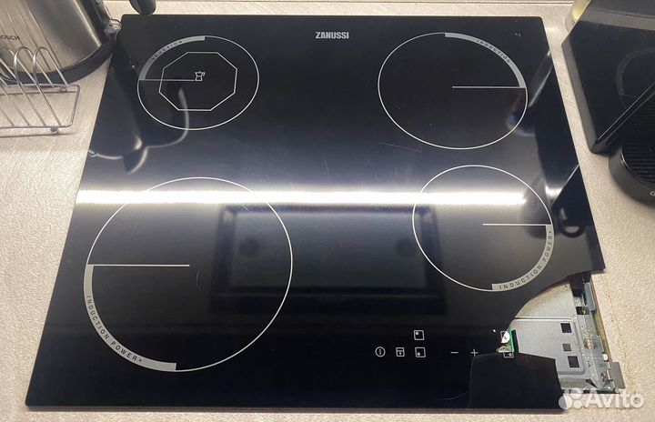 Варочная индукционная панель Zanussi