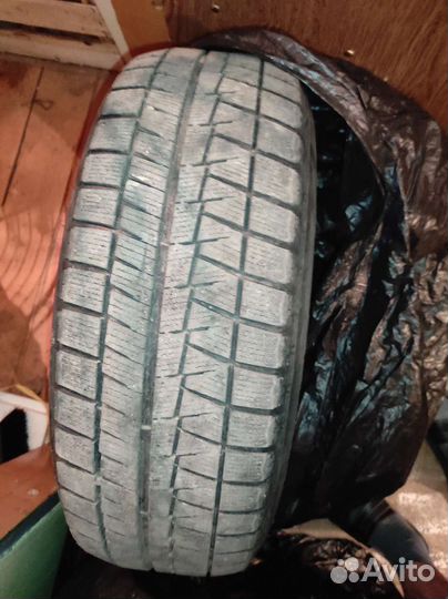 Bridgestone Blizzak Revo GZ 215/65 R16