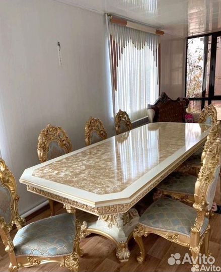 Столы и стулья