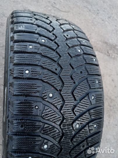 Bridgestone Blizzak Spike-01 235/45 R17 97T