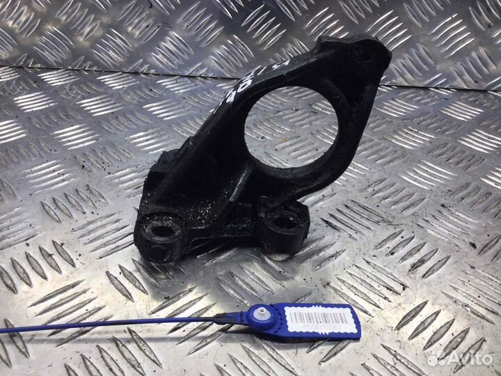 Кронштейн Opel Vivaro F9Q762