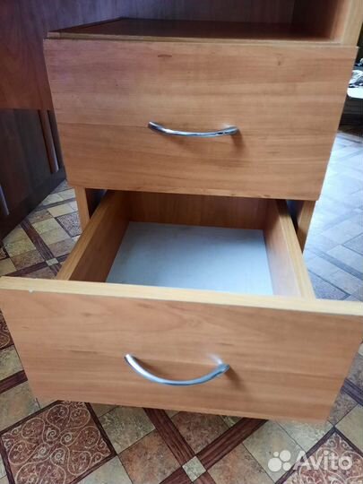 Угловой компьютерный стол