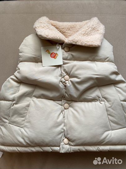 Бронь жилетка, джинсы, свитер